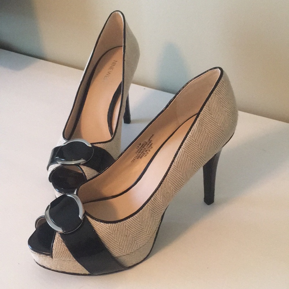 Nine West Wheat and Black Catchmeo Heels